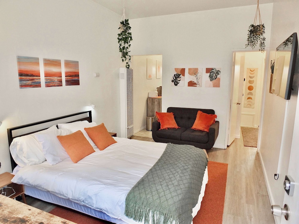 Studio Suite, 1 Queen Bed, Patio photo 3