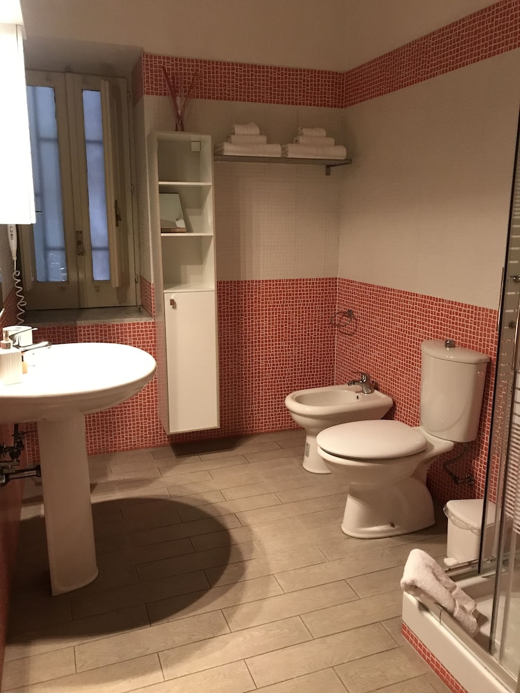 Double Room - Photo 17