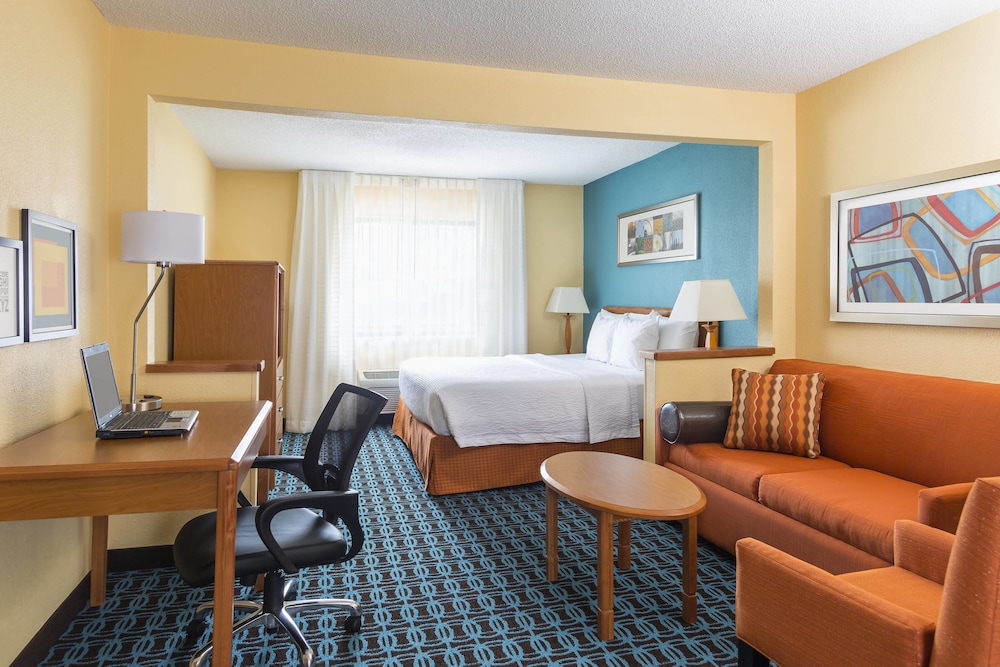 Executive Suite, 1 King Bed with Sofa bed - Photo 1