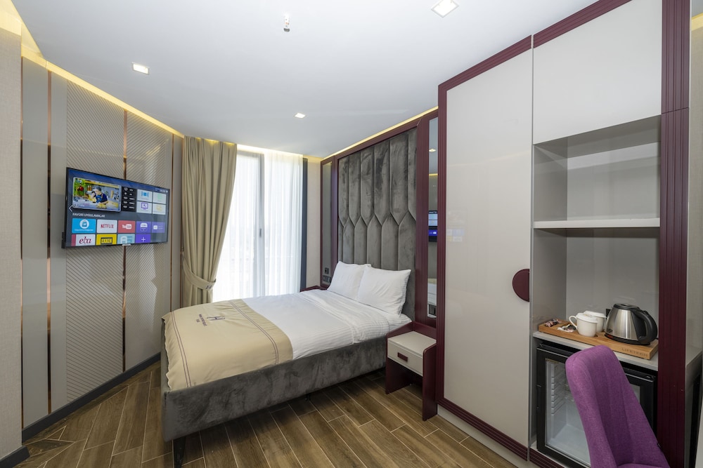 Deluxe Double or Twin Room - Photo 17