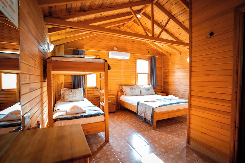Standard Room, Multiple Beds, Garden View