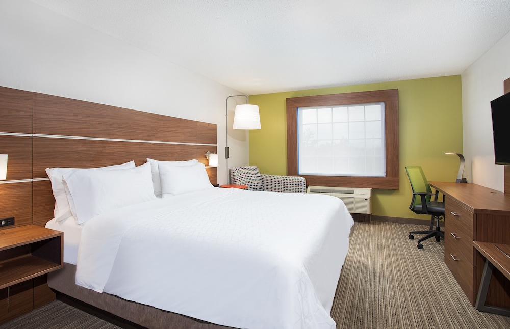 Standard Room, 1 Queen Bed, Accessible Bathtub (Mobility) - Photo 2