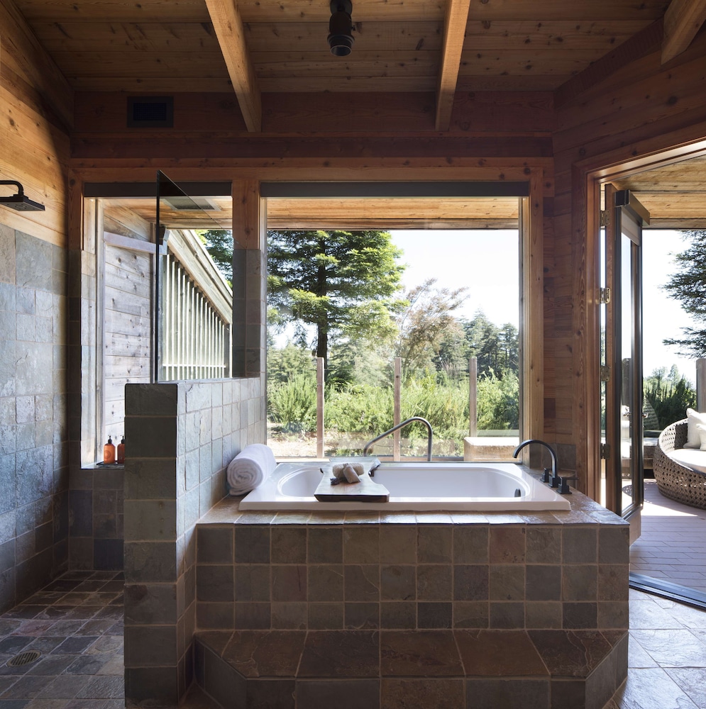 Suite, Bathtub (vista Hot Tub)