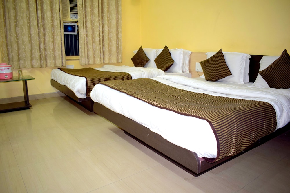 Deluxe Quadruple Room, City View photo 1