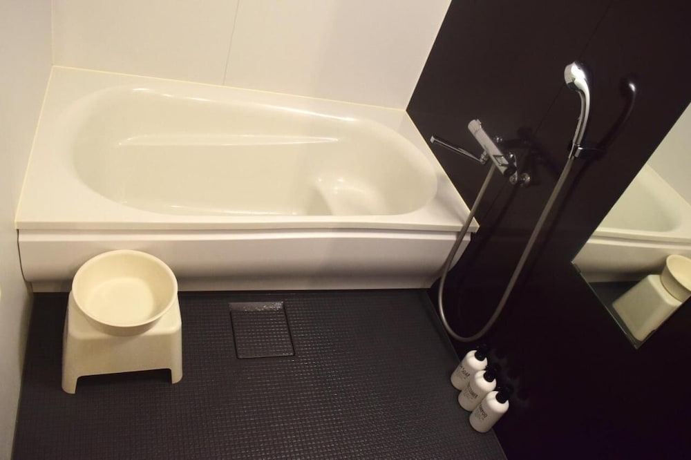 Double Room (202, possible to hear some noise) - Photo 3