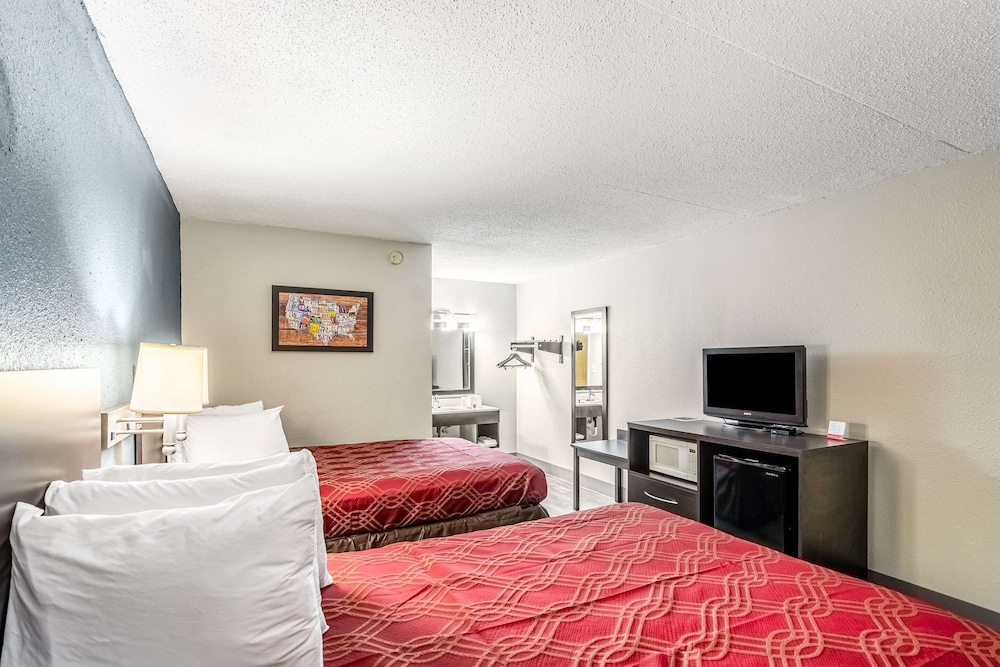 Room, 2 Queen Beds, Non Smoking photo 3