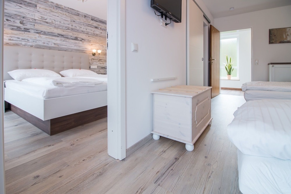 Suite, 1 Bedroom photo 1