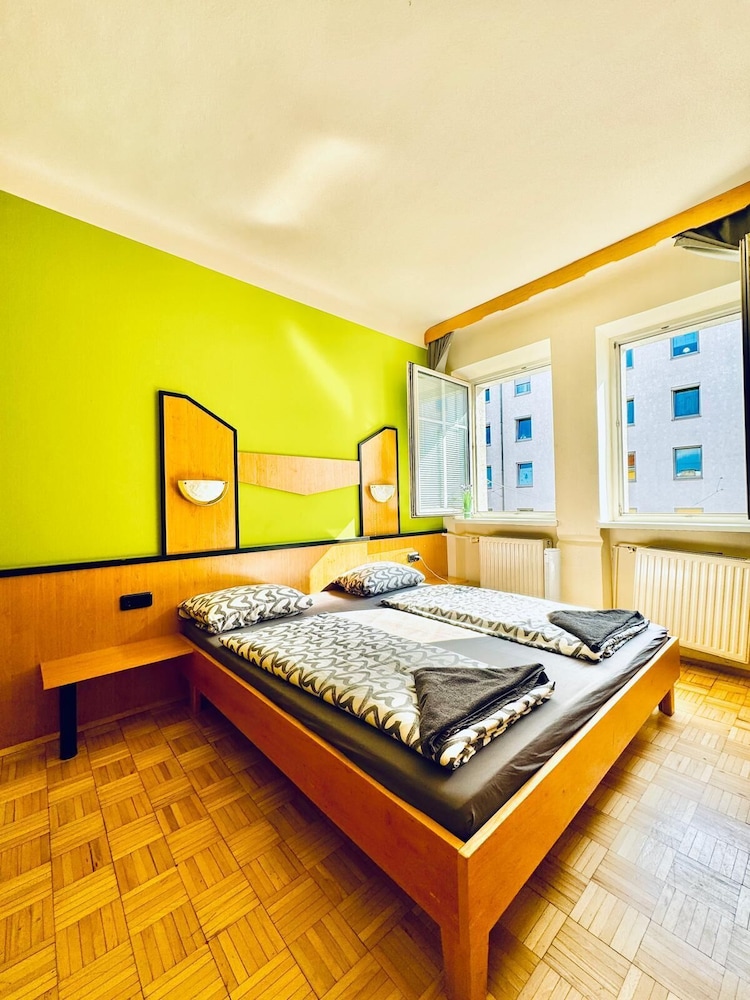Economy Triple Room