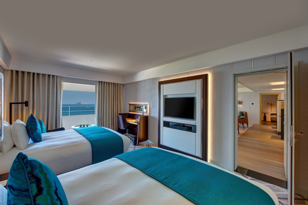 Room, 2 Queen Beds, Balcony (Lounge Access, Sunset View) - Photo 2