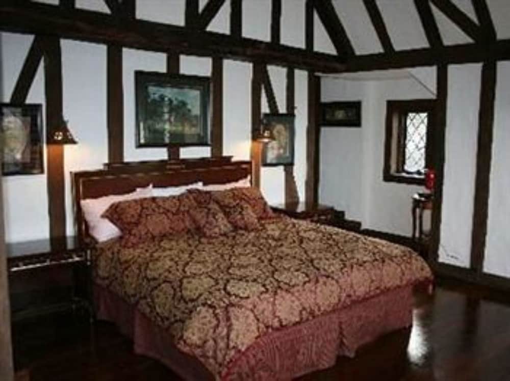 Suite, Private Bathroom, Garden View (King Alfred Suite) photo 1
