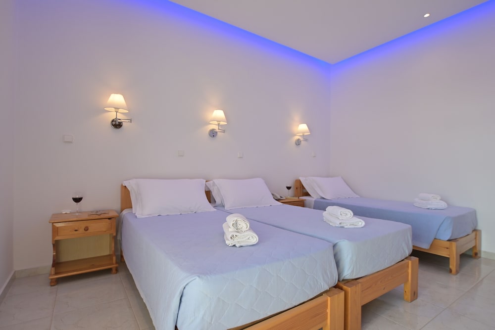 Standard Triple Room photo 2
