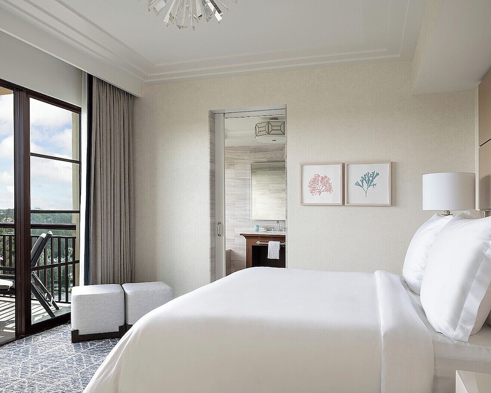 Golden Oak View One Bedroom Suite - King