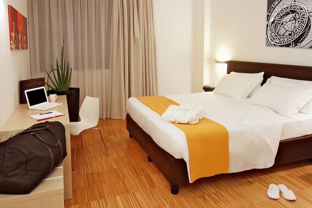 Classic Double Room, Accessible - Photo 2