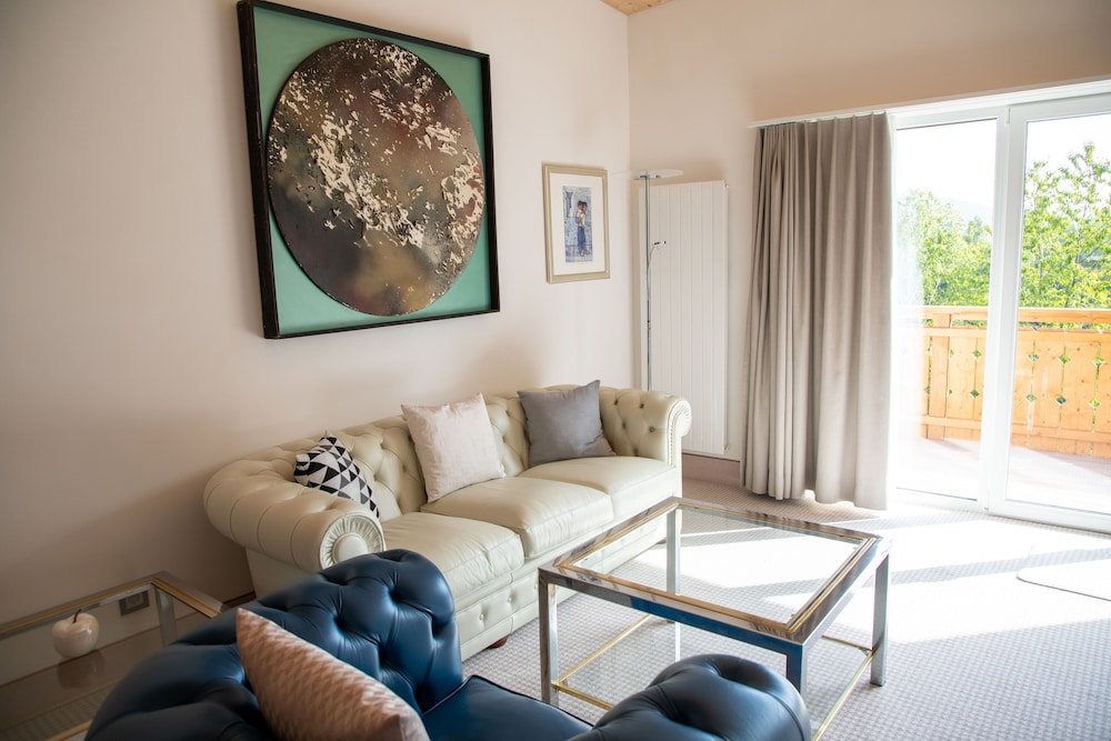 Deluxe Studio Suite