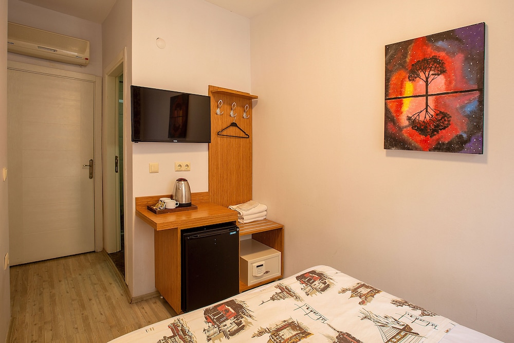 Economy Double Room photo 2