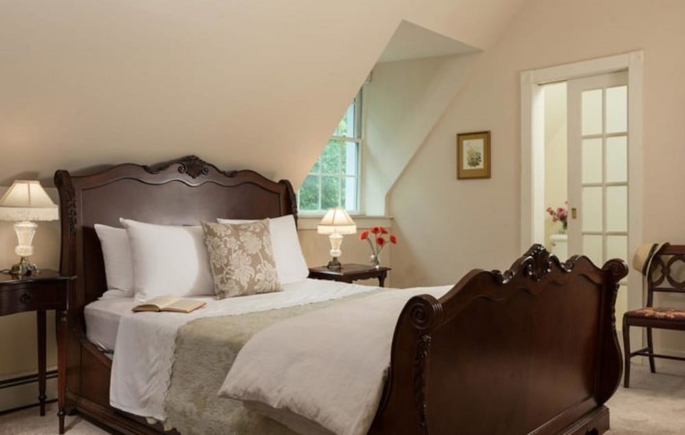 Room, Private Bathroom (Carriage House South # 17)
