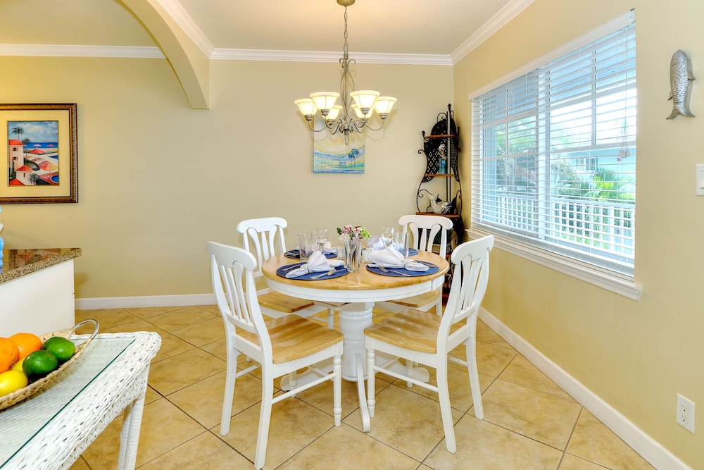 Deluxe Condo, 1 Bedroom, Kitchen photo 2