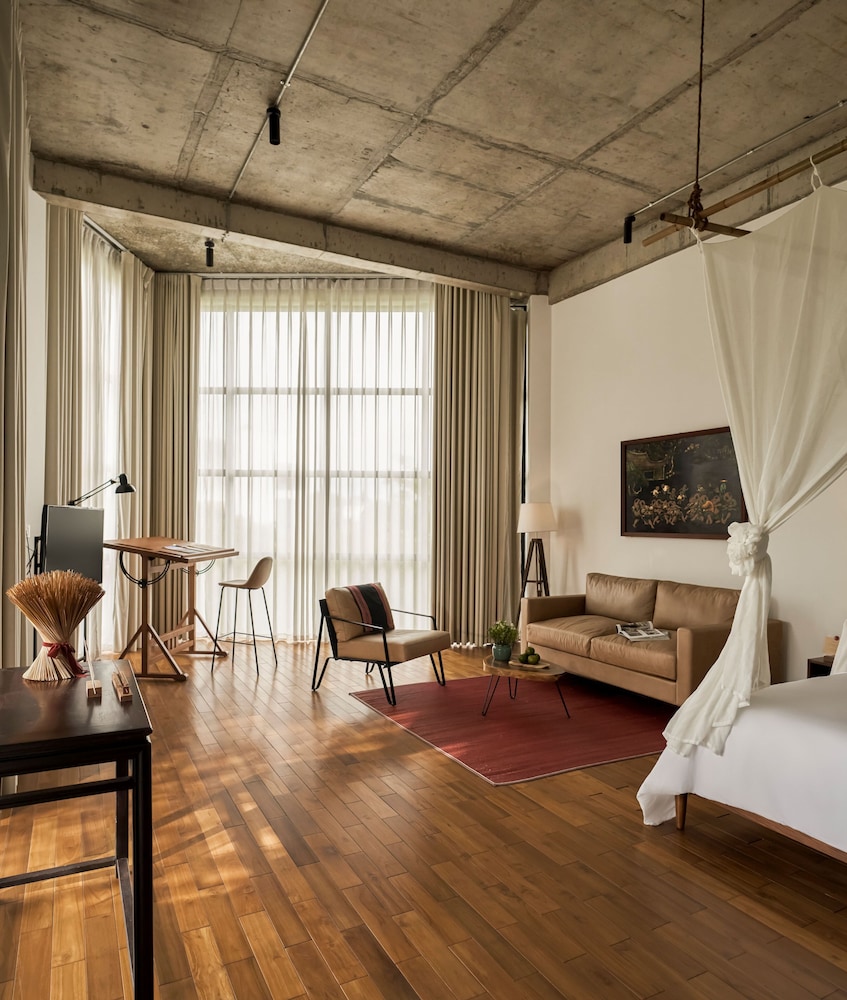 Deluxe Double Room thumbnail 5