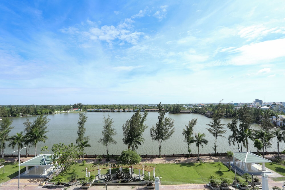 Deluxe Room, Lake View