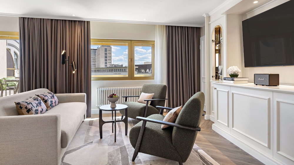 Suite, 1 King Bed, Balcony