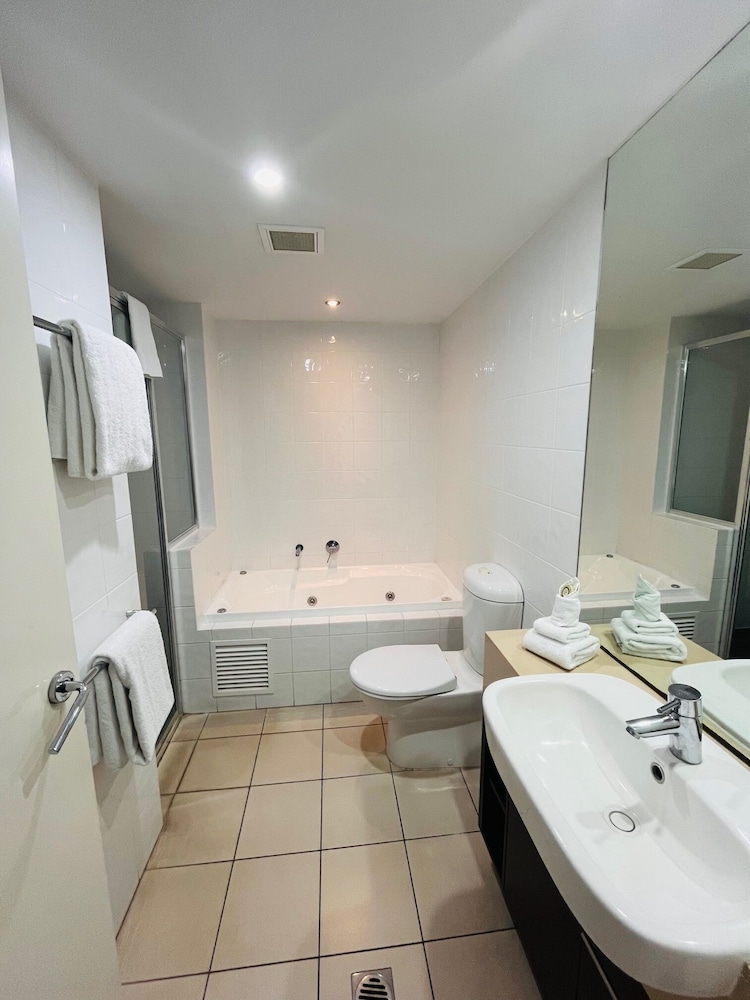 2 Bedroom 3 Bathroom Water Front Top Floor Spa Penthouse photo 3