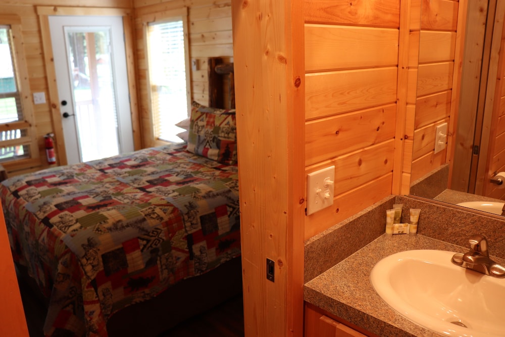 Cabin 11 photo 2