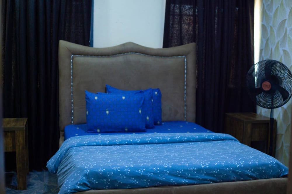 Royal Room - Photo 1