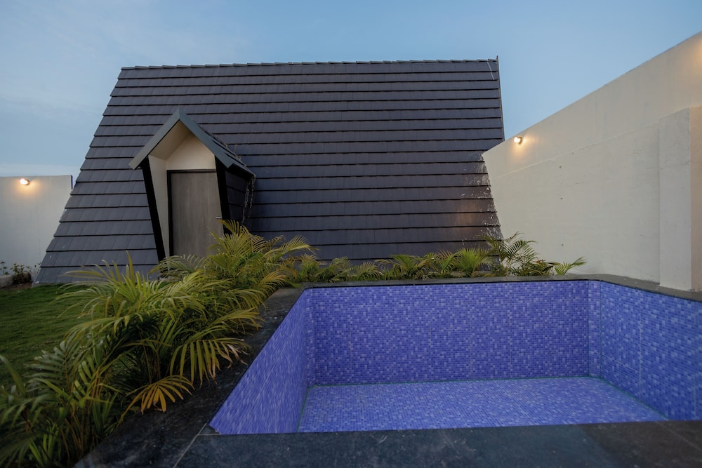 Premium Cottage with Plunge Pool photo 3