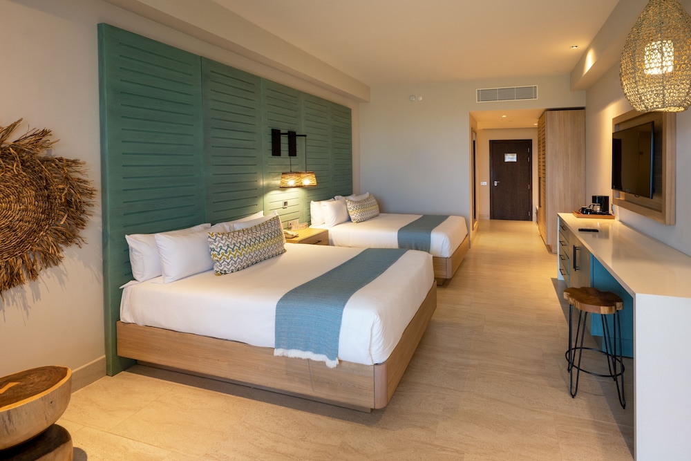 Resort Queen - Tropical Junior Suite