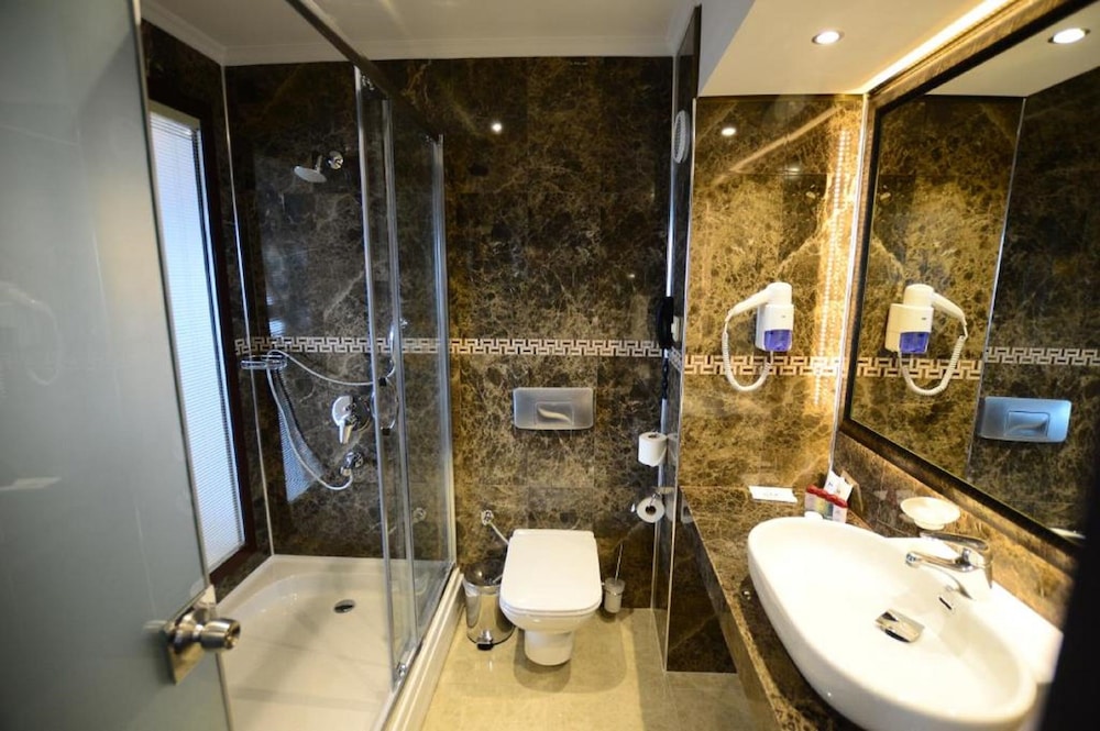Deluxe Triple Room photo 3