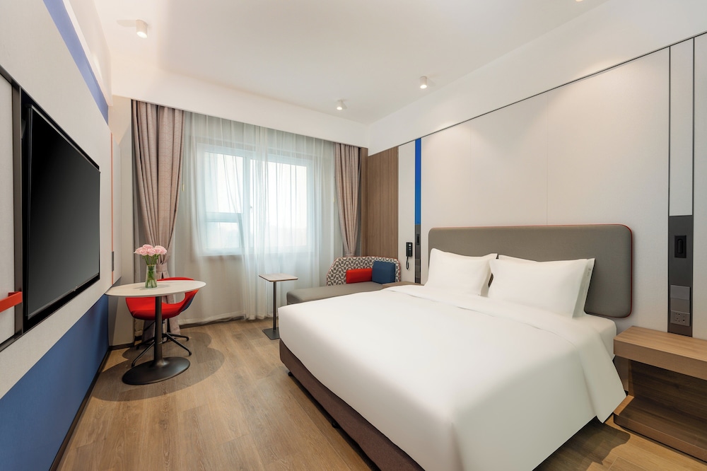 Standard Room, 1 King Bed - Photo 1