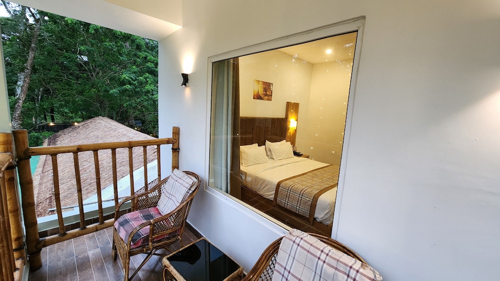 Superior Double or Twin Room, Balcony, Garden View photo 2