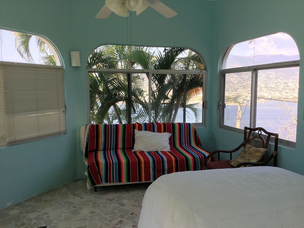 Single Room, 1 Queen Bed, Ocean View photo 2