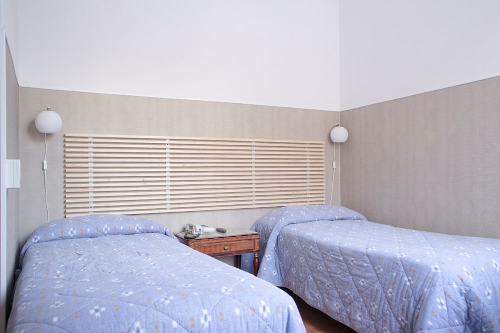 Economy Twin Room, Shared Bathroom photo 1