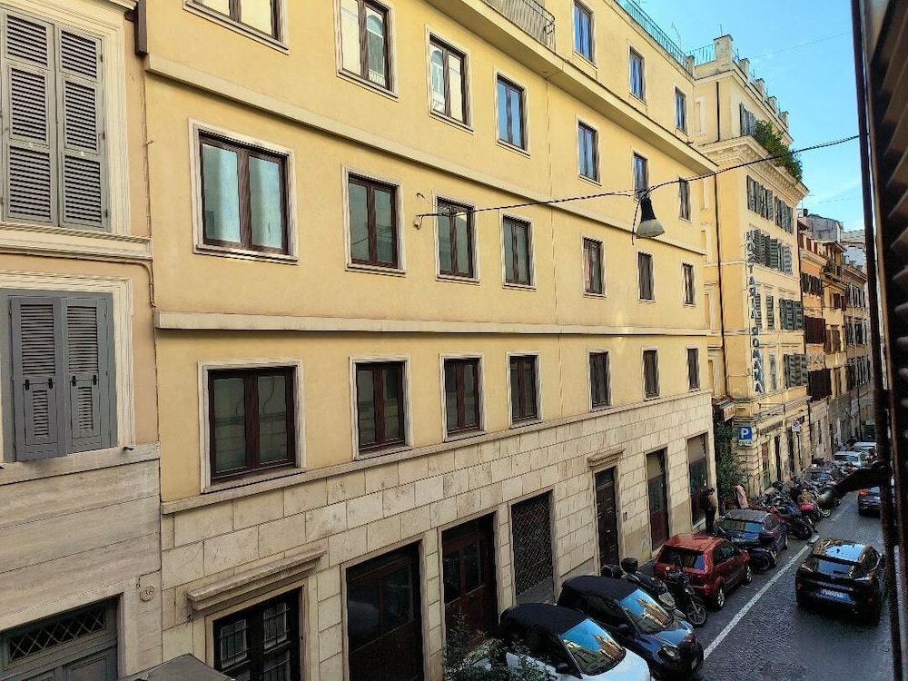Deluxe Quadruple, separate building (via Rasella 148) photo 2