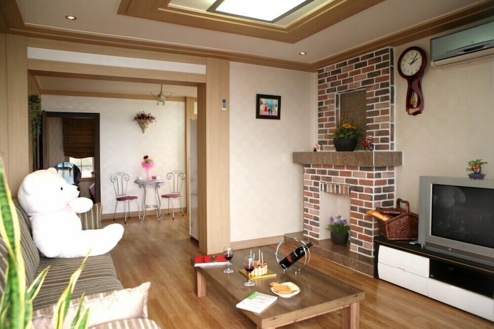 Room (203) photo 1