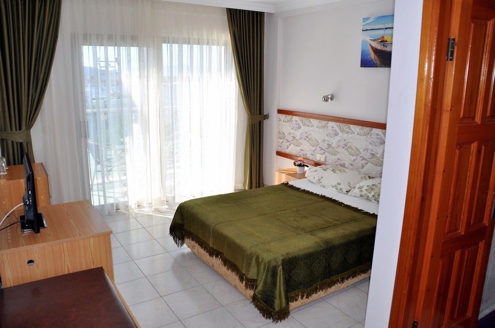 Standard Double or Twin Room, Balcony, Sea View photo 3