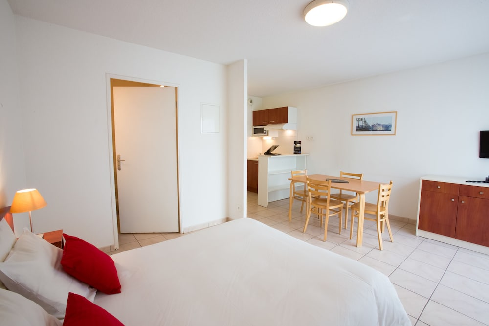 APARTMENT (DOUBLE BED) photo 1