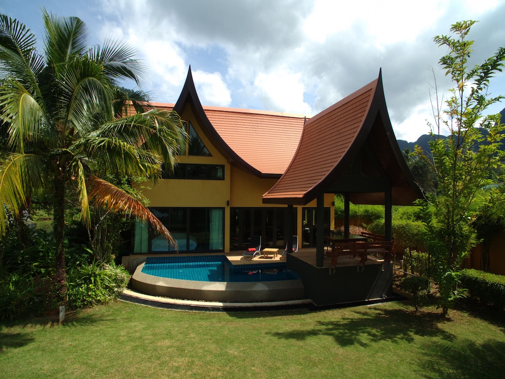 Deluxe Three-Bedroom Villa with Private Pool