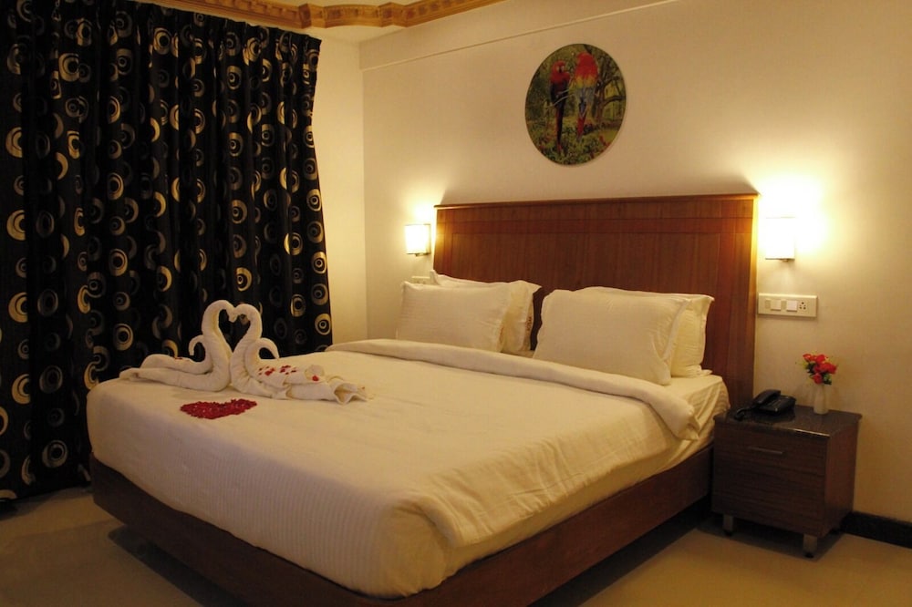 Club Double or Twin Room, City View