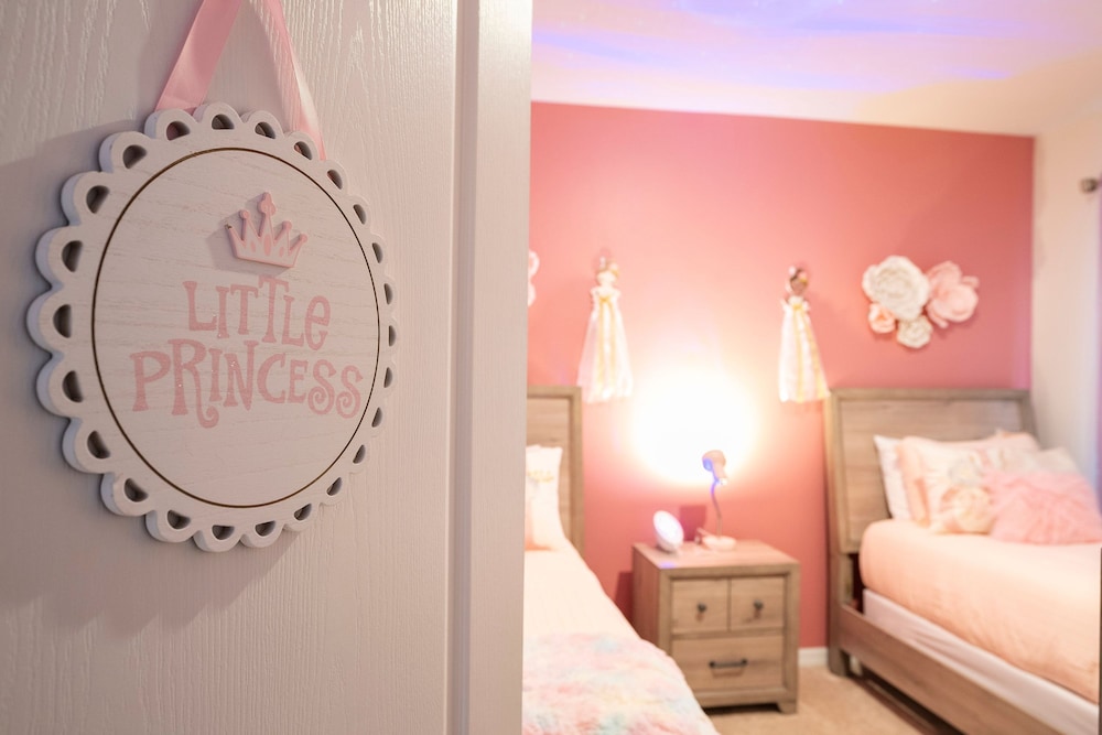 Halloween Free Pool Heat - Themed Villa w Private Pool Game Room Near Disney, Zdjęcie 4