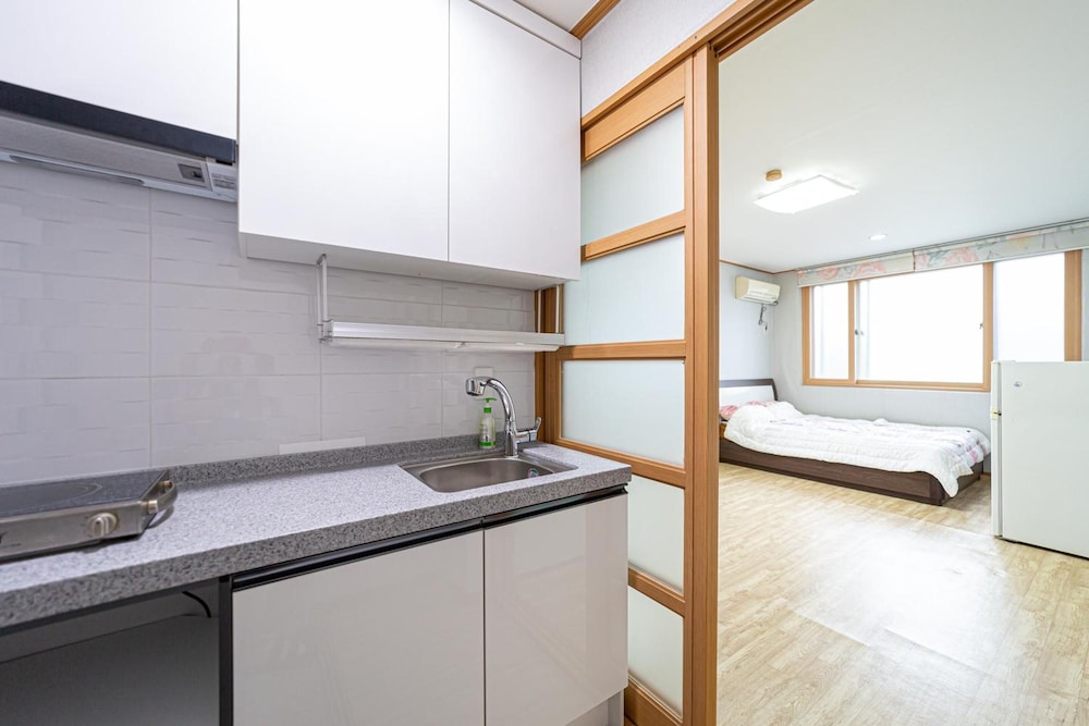 Basic Room, 1 Bedroom (Lilac) - Photo 4
