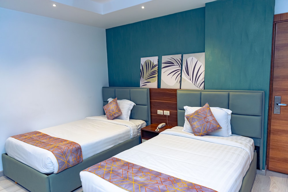 Superior Double or Twin Room, Pool View - Photo 6