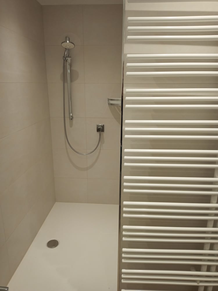 Double Room - Photo 15