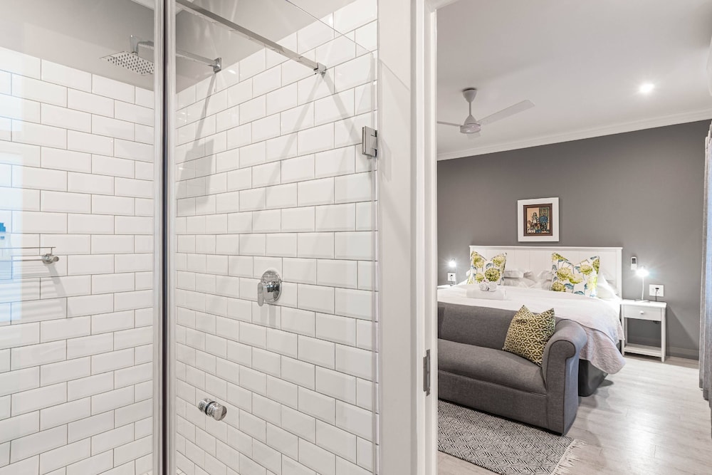 Standard Double Room - Photo 8