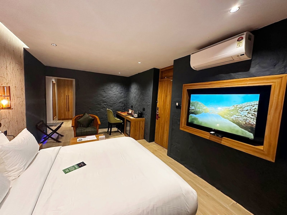Luxury Mountain View Stone Cottage photo 2