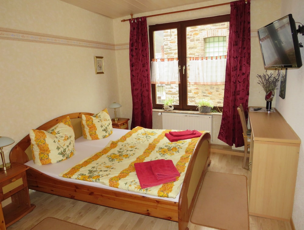 Economy Double Room, Ensuite photo 2