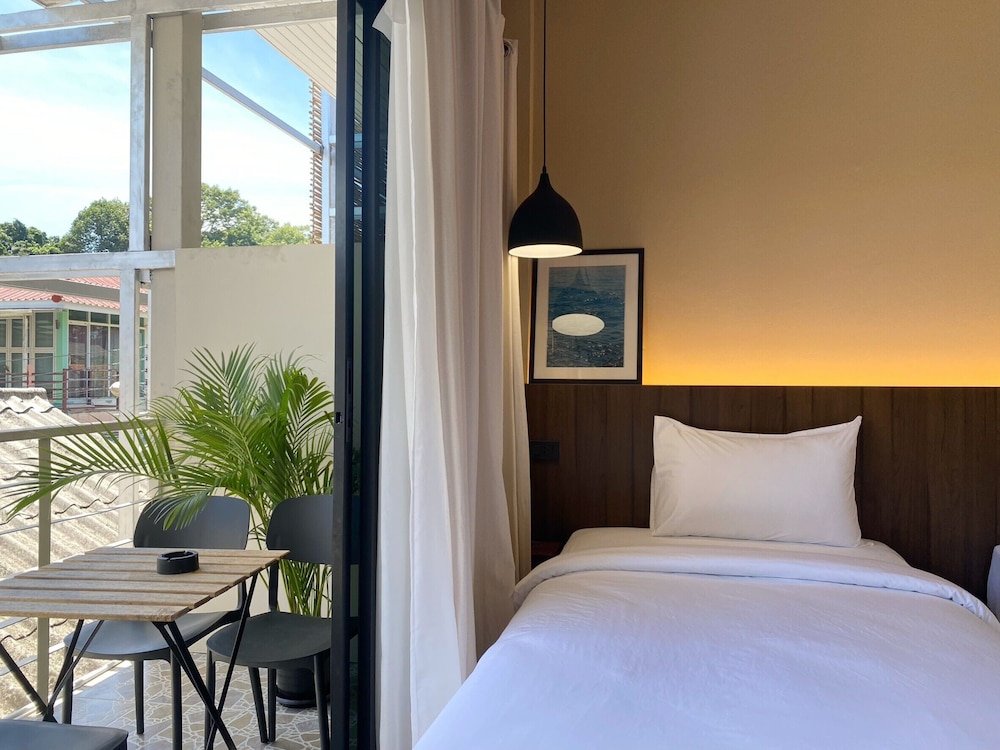 Deluxe Triple Room, 3 Twin Beds, City View - Photo 2