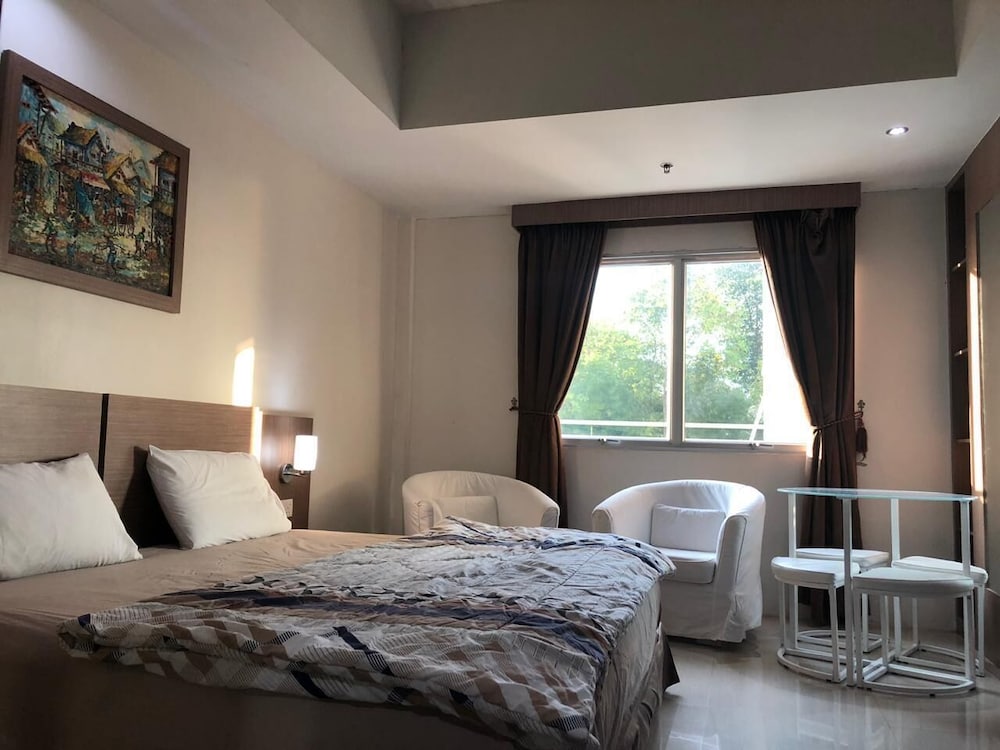 Standard Studio, 1 Bedroom, City View photo 2