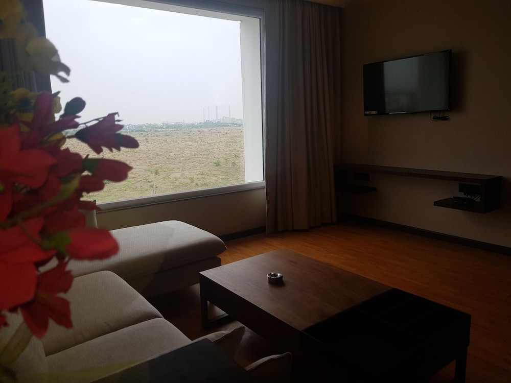 Suite - Photo 3